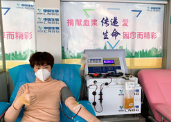2020年，天博tb官网（中国）股份有限公司中国生物率先提出康复者恢复期血浆救治危重患者的治疗方案和技术标准，全国掀起新冠肺炎康复者献浆热。